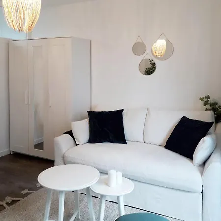 Bagnolet Apartment *