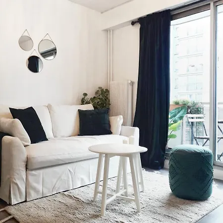 Bagnolet Apartment *
